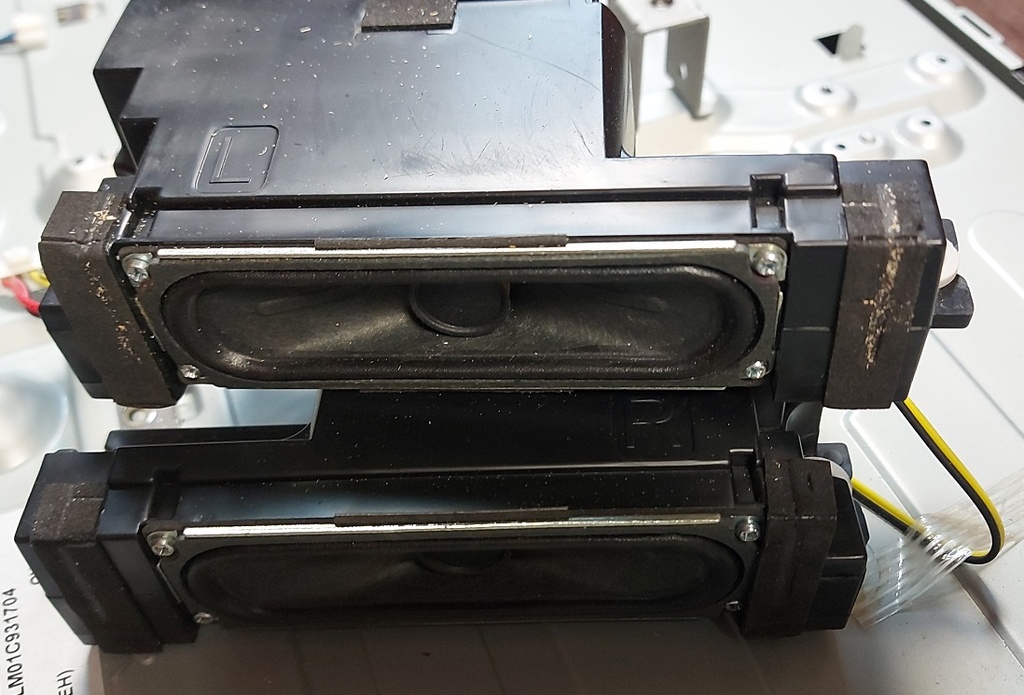 SAMSUNG UE32EH4000 – Paire de haut-parleurs
