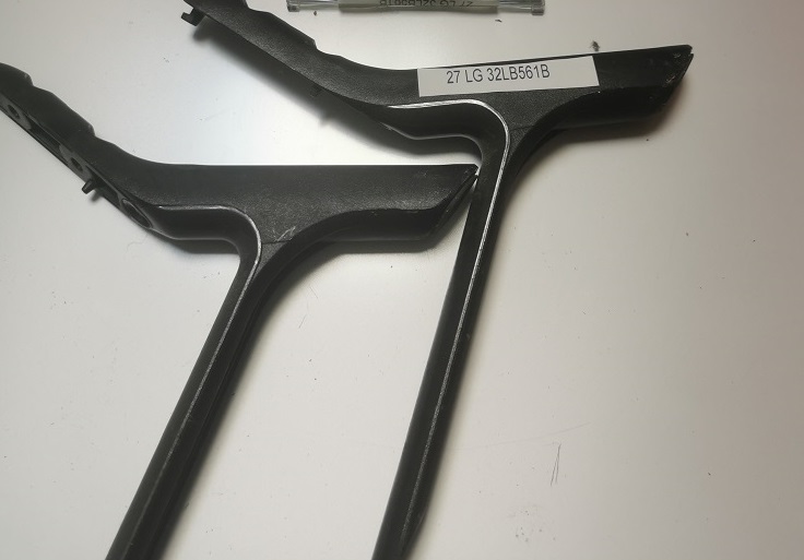 LG 32LB561B – Lot de 2 pieds SUPPORTS