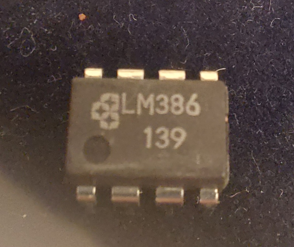 LM386 Amplificateur de puissance audio. Alimentation : 4 à 12 V Puissance maximum 325 mW Boitier DIP-8