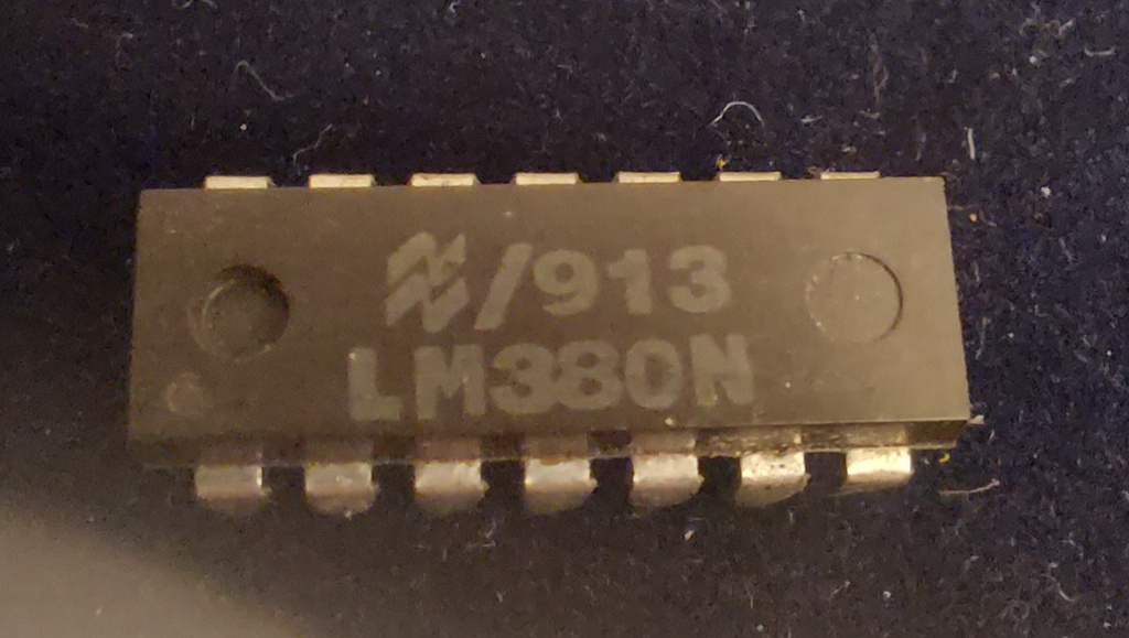 Circuit intégré LM380N Amplificateur audio mono Puissance de sortie: 2.5W. Boîtier: DIP-14 Tension d'alimentation 10V - 22V